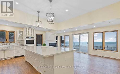 164 Santos Lane, Wasaga Beach, ON - Indoor Photo Showing Kitchen With Upgraded Kitchen