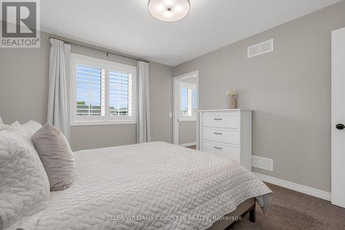 7 Mcfarland Street, Thorold (562 - Hurricane/Merrittville), ON - Indoor Photo Showing Bedroom