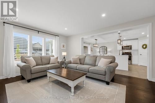 7 Mcfarland Street, Thorold (562 - Hurricane/Merrittville), ON - Indoor Photo Showing Living Room