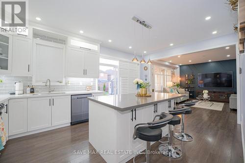 51 Burgess Crescent, Brantford, ON - Indoor Photo Showing Kitchen With Upgraded Kitchen