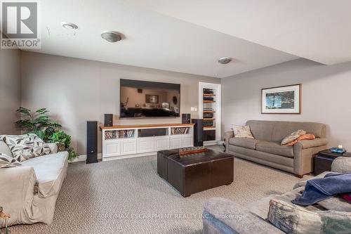 22 Martha Court, Pelham, ON - Indoor Photo Showing Living Room