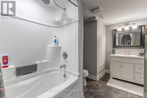 22 Martha Court, Pelham, ON - Indoor Photo Showing Bathroom