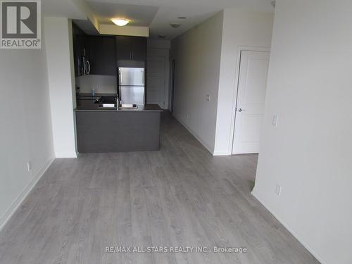 305 - 9500 Markham Road, Markham, ON - Indoor Photo Showing Kitchen