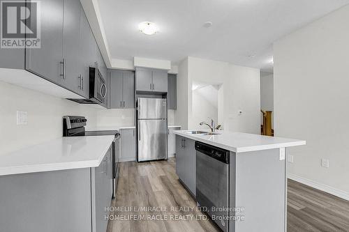 150 Sonoma Lane, Hamilton, ON - Indoor Photo Showing Kitchen With Upgraded Kitchen