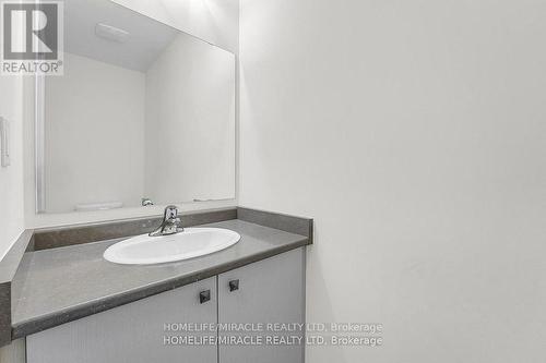 150 Sonoma Lane, Hamilton, ON - Indoor Photo Showing Bathroom