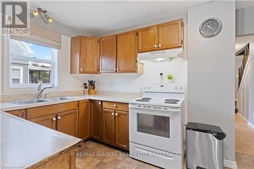 112 Clara Street, Thorold, ON - Indoor Photo Showing Kitchen With Double Sink