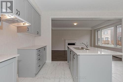 129 Henshaw Drive, Erin, ON - Indoor Photo Showing Kitchen With Double Sink