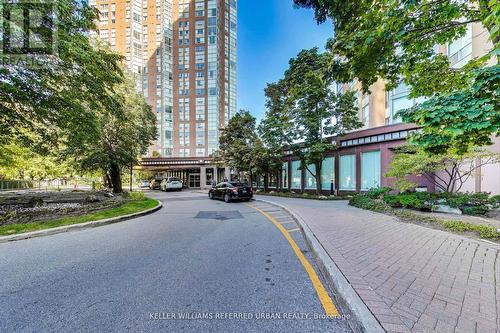 502 - 5 Concorde Place, Toronto, ON - Outdoor