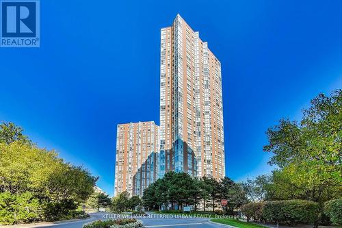 502 - 5 Concorde Place, Toronto, ON - Outdoor