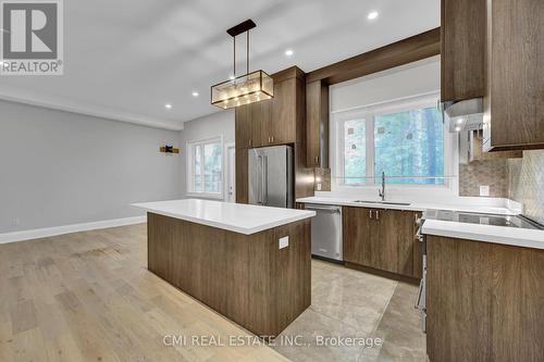 75 Kenilworth Avenue, Toronto, ON - Indoor Photo Showing Kitchen With Upgraded Kitchen