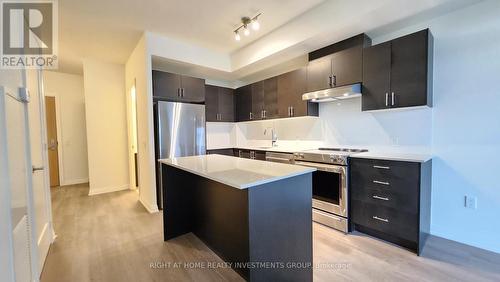 404 - 8960 Jane Street, Vaughan, ON - Indoor Photo Showing Kitchen With Upgraded Kitchen