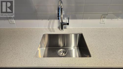 404 - 8960 Jane Street, Vaughan, ON - Indoor Photo Showing Kitchen