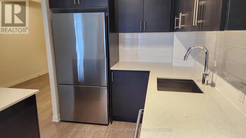 404 - 8960 Jane Street, Vaughan, ON - Indoor Photo Showing Kitchen With Upgraded Kitchen