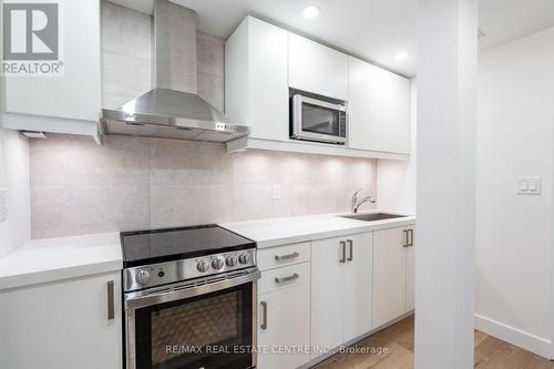 13 - Ll - 2273 Turnberry Road, Burlington, ON - Indoor Photo Showing Kitchen