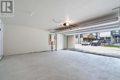 13 - Ll - 2273 Turnberry Road, Burlington, ON - Indoor Photo Showing Garage