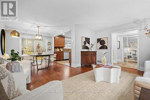 533 Galway Drive, Burlington, ON - Indoor Photo Showing Living Room