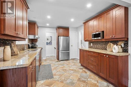 533 Galway Drive, Burlington, ON - Indoor Photo Showing Kitchen