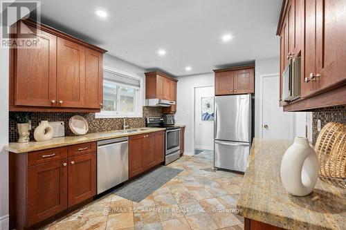 533 Galway Drive, Burlington, ON - Indoor Photo Showing Kitchen