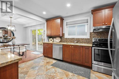 533 Galway Drive, Burlington, ON - Indoor Photo Showing Kitchen