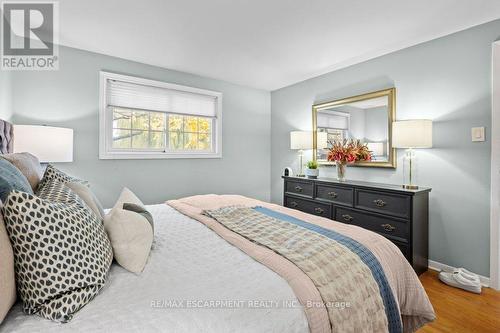 533 Galway Drive, Burlington, ON - Indoor Photo Showing Bedroom