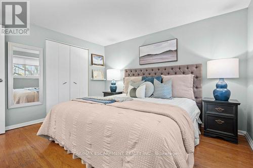 533 Galway Drive, Burlington, ON - Indoor Photo Showing Bedroom