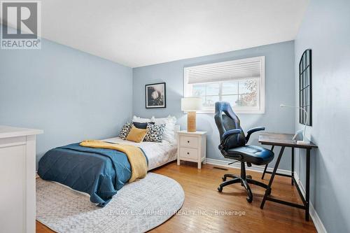 533 Galway Drive, Burlington, ON - Indoor Photo Showing Bedroom