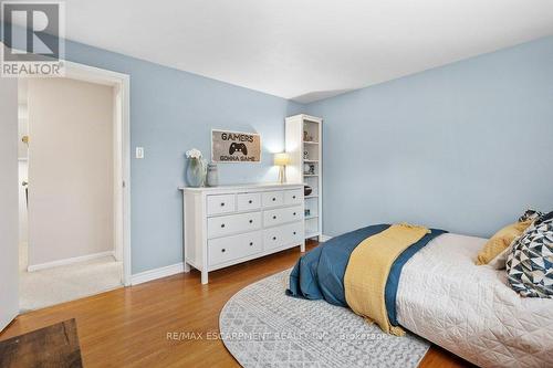 533 Galway Drive, Burlington, ON - Indoor Photo Showing Bedroom