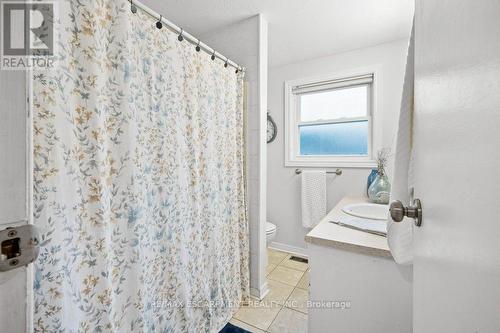 533 Galway Drive, Burlington, ON - Indoor Photo Showing Bathroom