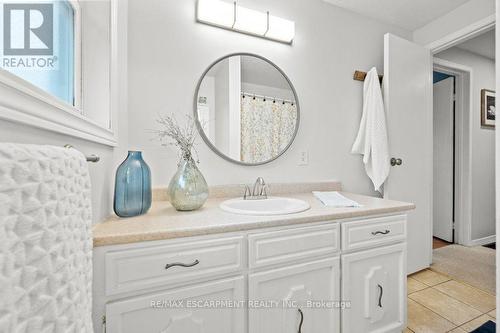 533 Galway Drive, Burlington, ON - Indoor Photo Showing Bathroom