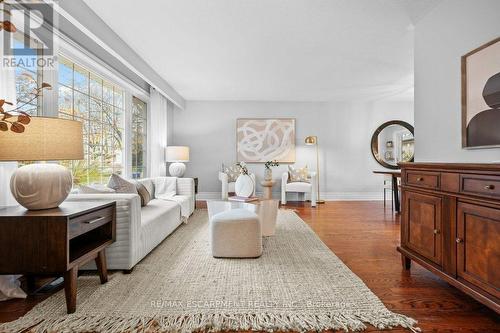 533 Galway Drive, Burlington, ON - Indoor Photo Showing Living Room