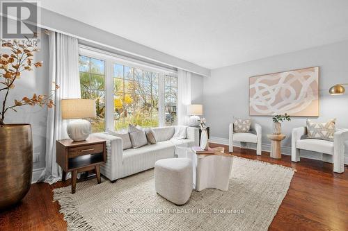 533 Galway Drive, Burlington, ON - Indoor Photo Showing Living Room