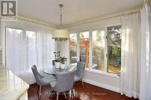 570 Harmony Avenue, Burlington, ON - Indoor Photo Showing Dining Room