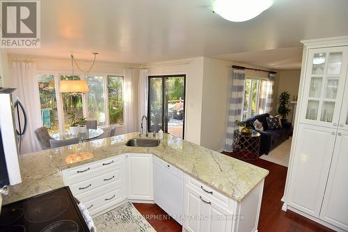 570 Harmony Avenue, Burlington, ON - Indoor Photo Showing Kitchen