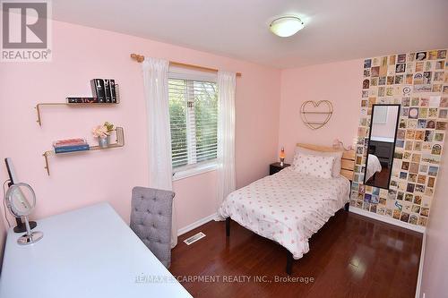 570 Harmony Avenue, Burlington, ON - Indoor Photo Showing Bedroom