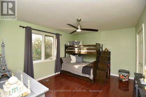 570 Harmony Avenue, Burlington, ON - Indoor Photo Showing Bedroom