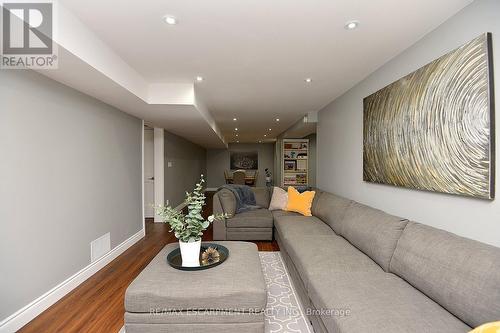 570 Harmony Avenue, Burlington, ON - Indoor Photo Showing Living Room