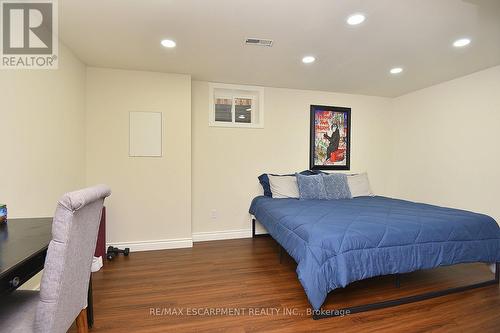 570 Harmony Avenue, Burlington, ON - Indoor Photo Showing Bedroom