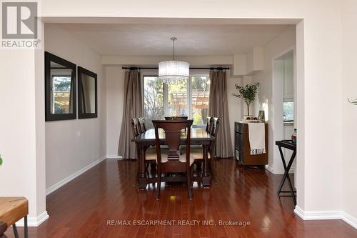 570 Harmony Avenue, Burlington, ON - Indoor Photo Showing Dining Room