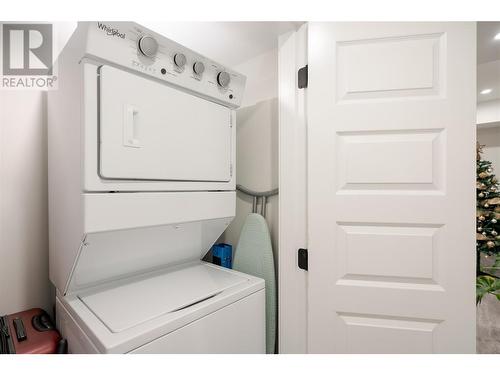 1 bedroom suite - 4315 Ladd Court, Kelowna, BC - Indoor Photo Showing Laundry Room