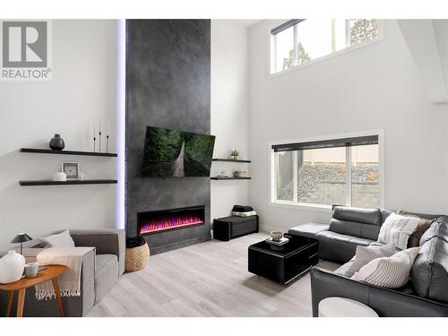 Two storey fireplace - 4315 Ladd Court, Kelowna, BC - Indoor Photo Showing Living Room With Fireplace