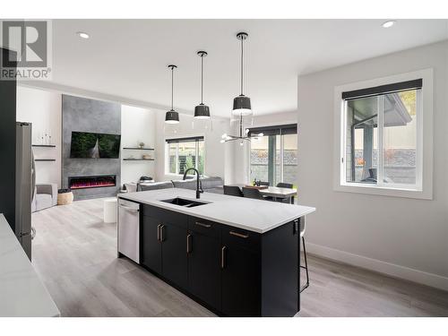 4315 Ladd Court, Kelowna, BC - Indoor Photo Showing Kitchen With Double Sink With Upgraded Kitchen