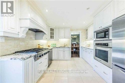 76 Abbeywood Trail, Toronto, ON - Indoor Photo Showing Kitchen With Upgraded Kitchen