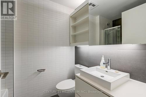 607 - 51 Trolley Crescent, Toronto, ON - Indoor Photo Showing Bathroom