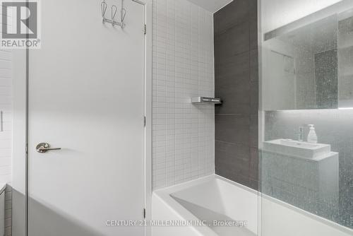 607 - 51 Trolley Crescent, Toronto, ON - Indoor Photo Showing Bathroom