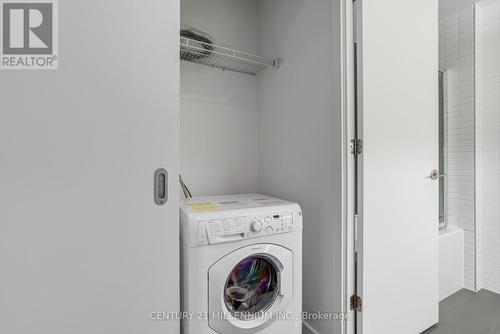 607 - 51 Trolley Crescent, Toronto, ON - Indoor Photo Showing Laundry Room