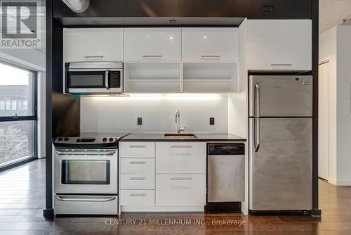 607 - 51 Trolley Crescent, Toronto, ON - Indoor Photo Showing Kitchen With Upgraded Kitchen