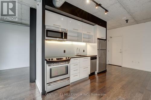 607 - 51 Trolley Crescent, Toronto, ON - Indoor Photo Showing Kitchen With Upgraded Kitchen