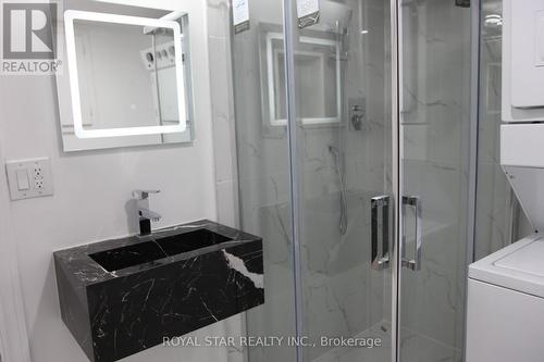 105 Lougheed Road E, Barrie, ON - Indoor Photo Showing Bathroom