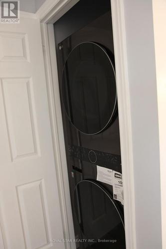 105 Lougheed Road E, Barrie, ON - Indoor Photo Showing Laundry Room