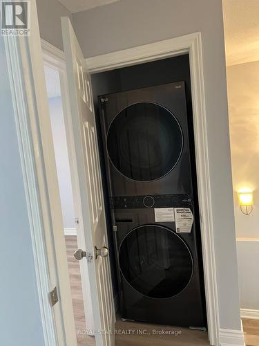 105 Lougheed Road E, Barrie, ON - Indoor Photo Showing Laundry Room